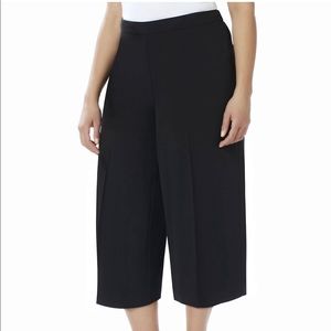 Lane Bryant black gaucho crop pant 16